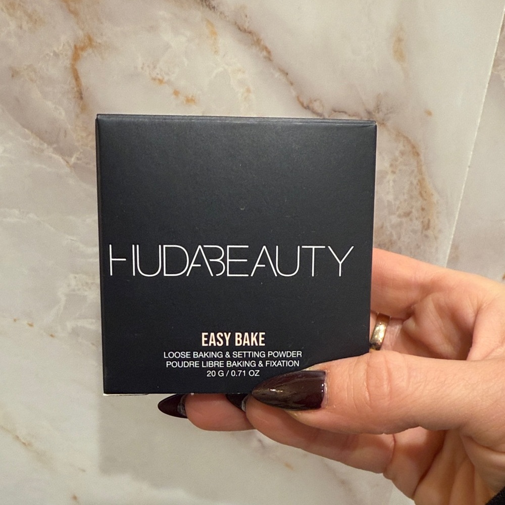 HUDA BEAUTY Easy Bake Loose Setting Powder - Black